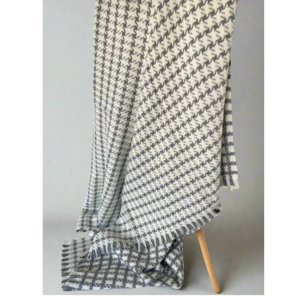 ARTZNL 100% Baby Alpaca Houndstooth Throw Blanket Large Soft Warm Luxury Gray - Picture 10 of 13
